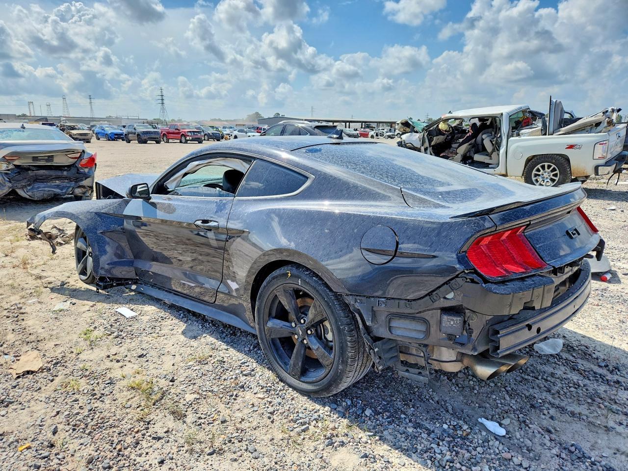 2022 Ford Mustang Gt - zdjęcie 2