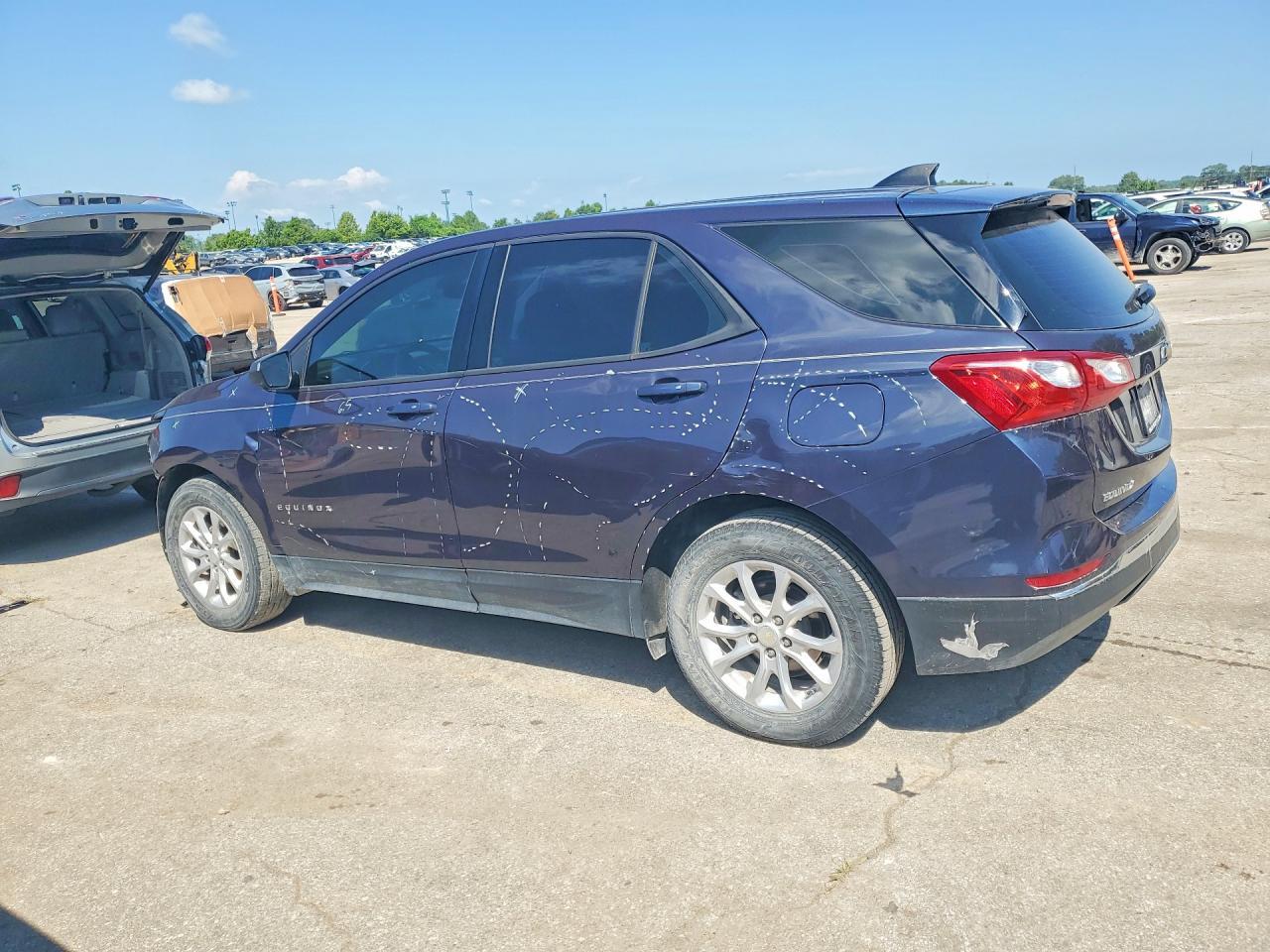 2018 Chevrolet Equinox Ls - zdjęcie 2