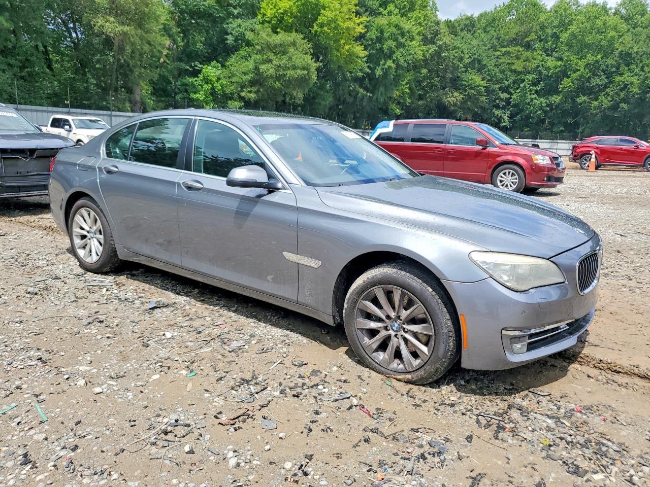 2013 BMW 740 I - zdjęcie 4