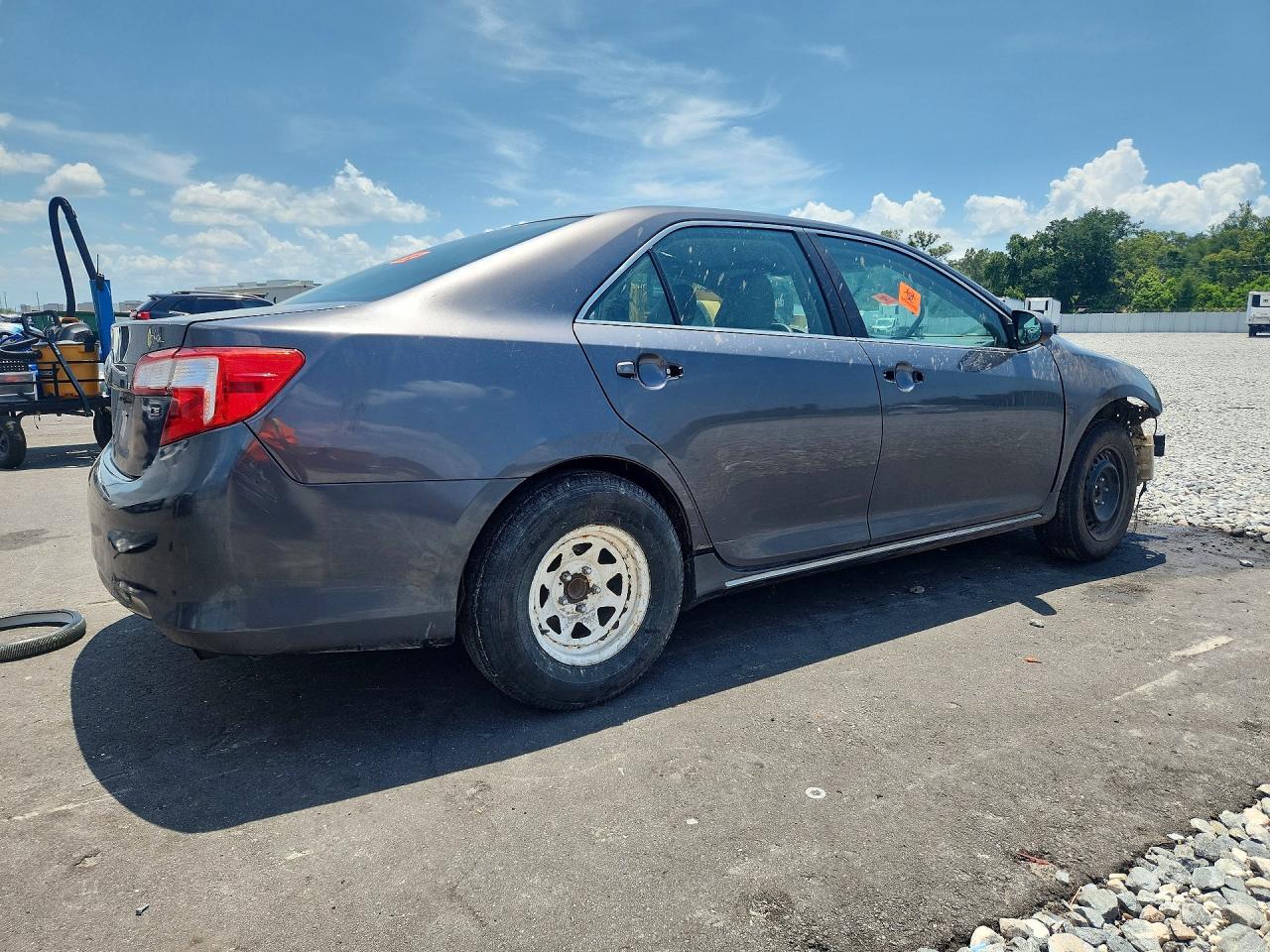 2013 Toyota Camry Le - zdjęcie 3