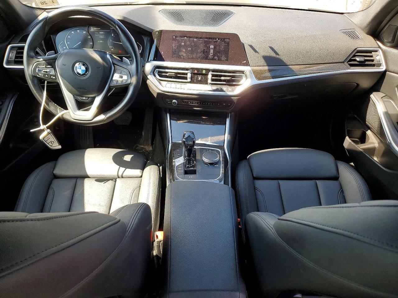 2021 BMW Seria 3 330i - zdjęcie 8