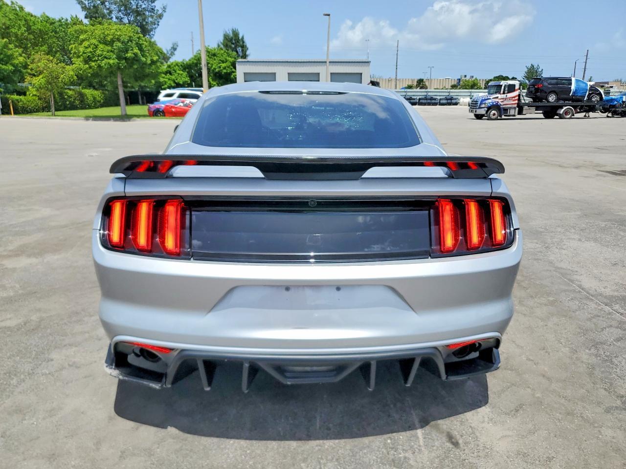 2015 Ford Mustang - zdjęcie 6
