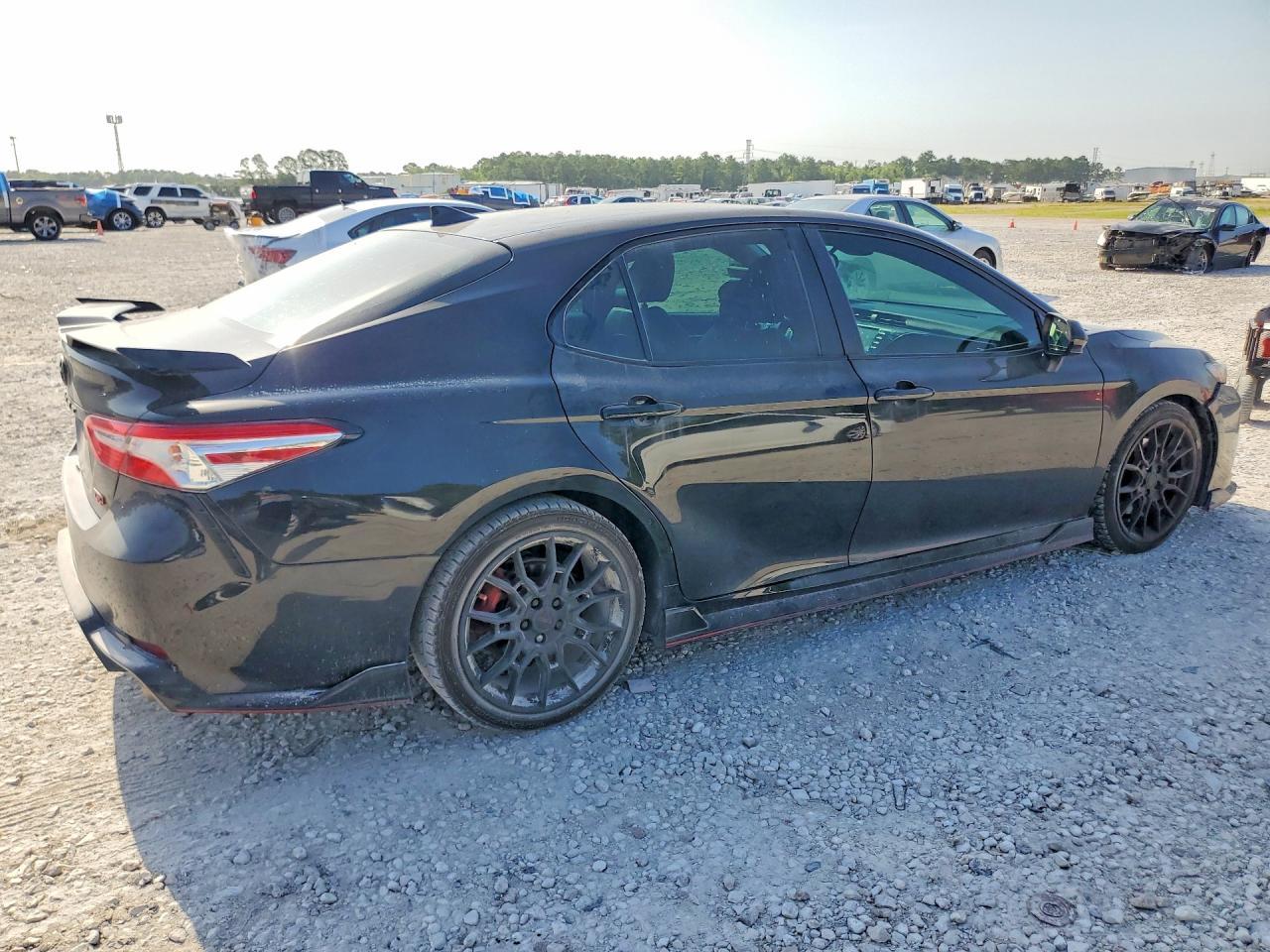 2020 Toyota Camry Trd - zdjęcie 3