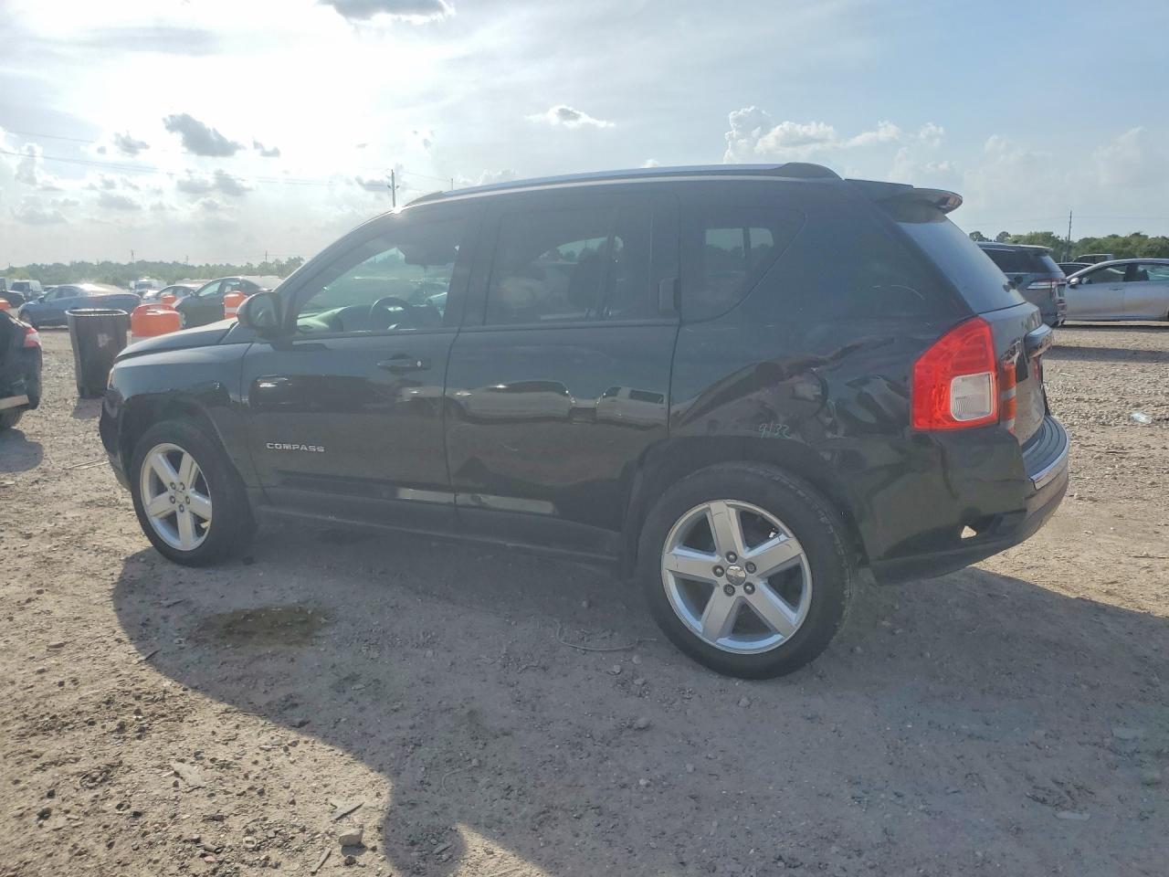 2014 Jeep Compass Latitude - zdjęcie 2