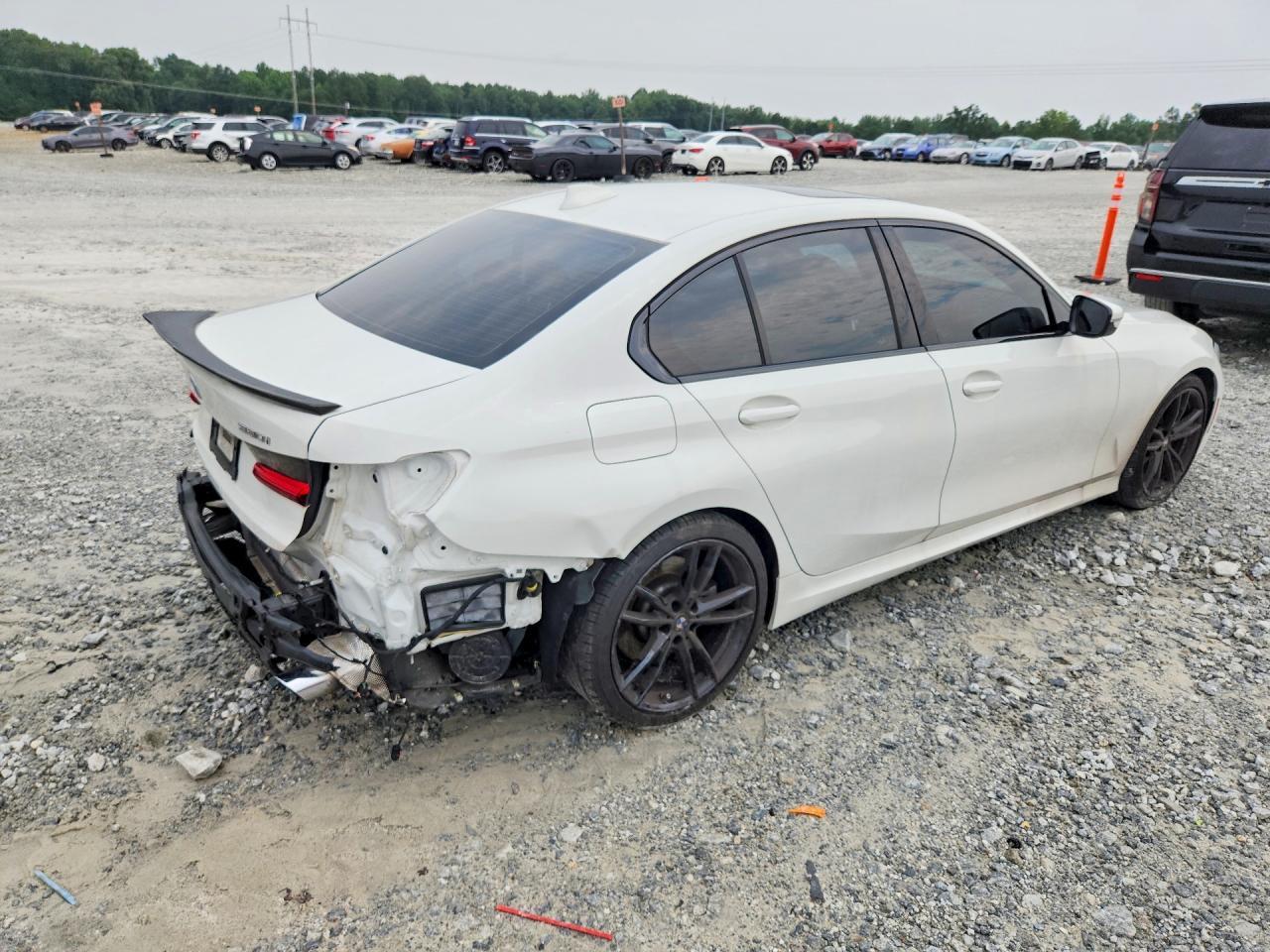 2021 BMW 330I - zdjęcie 3