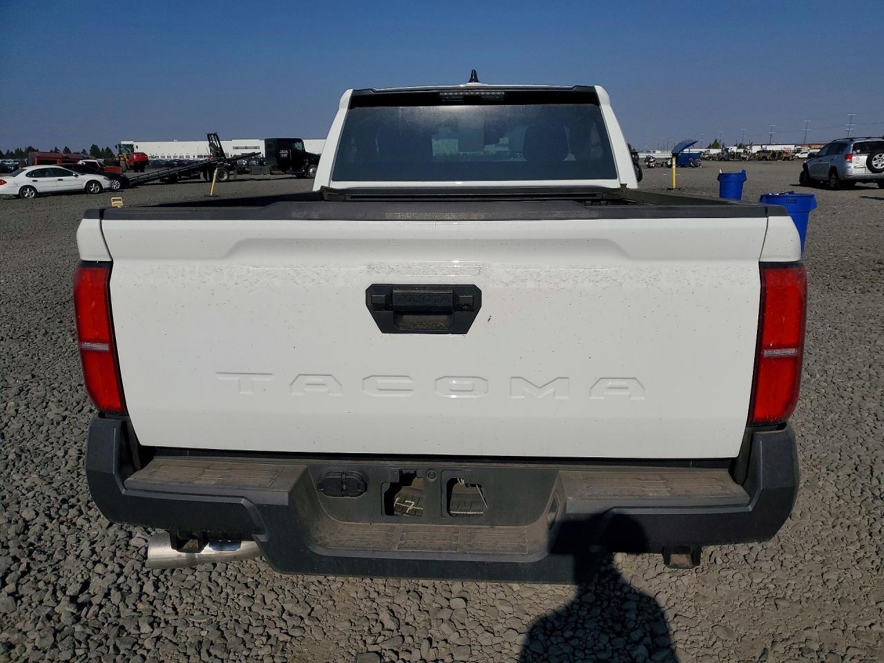 2025 Toyota Tacoma Sr - zdjęcie 6