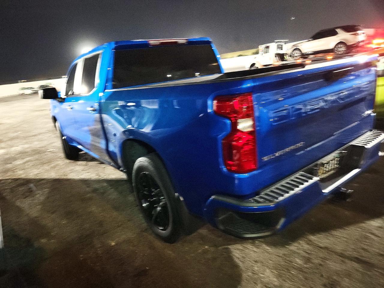 2024 Chevrolet Silverado C1500 Custom - zdjęcie 2