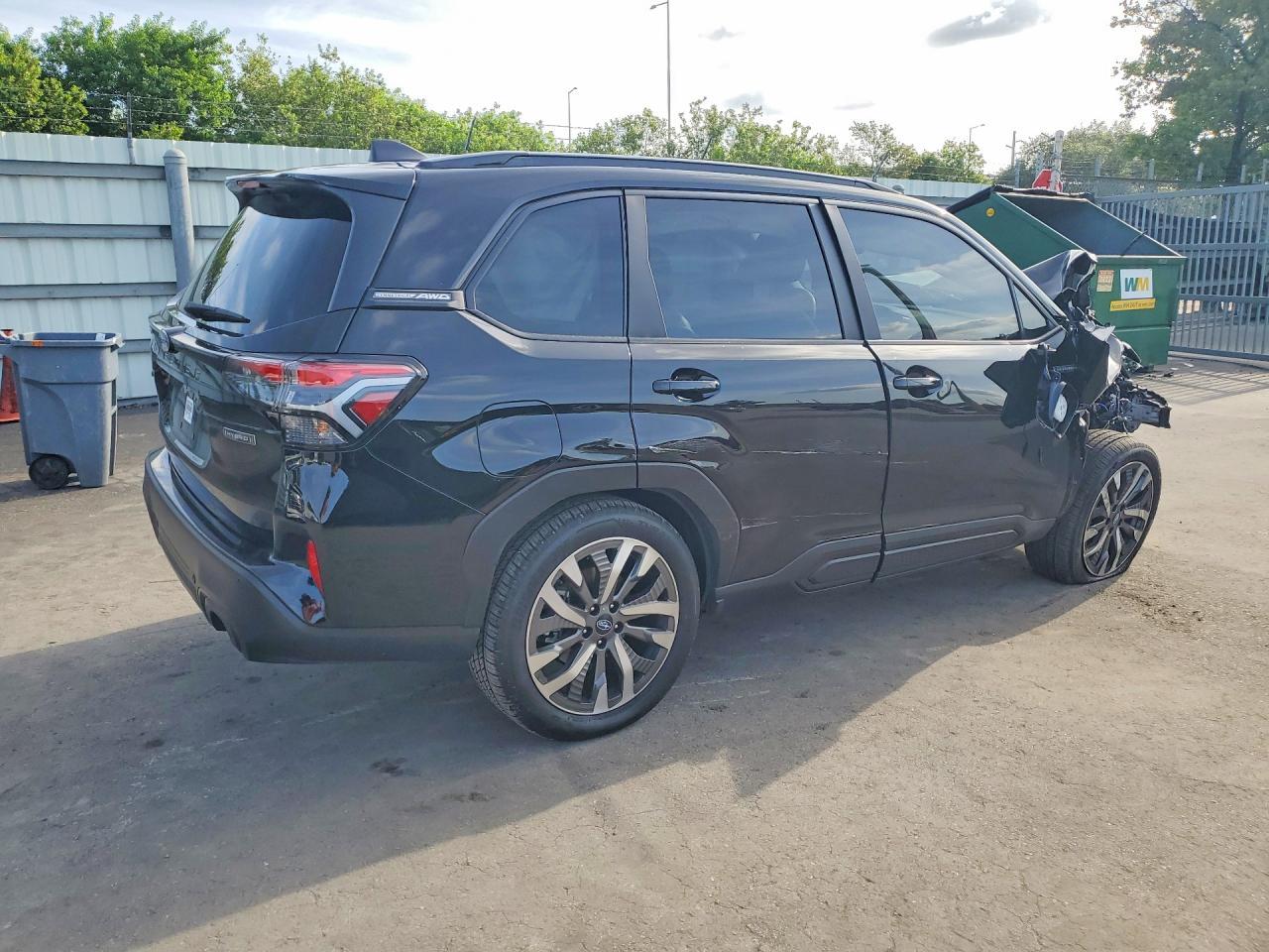 2025 Subaru Forester Touring - zdjęcie 3