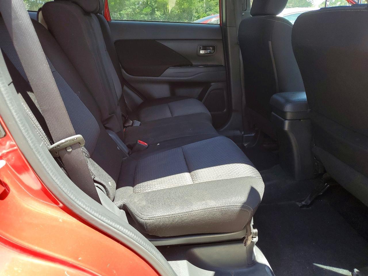 2018 Mitsubishi Outlander Se - zdjęcie 11