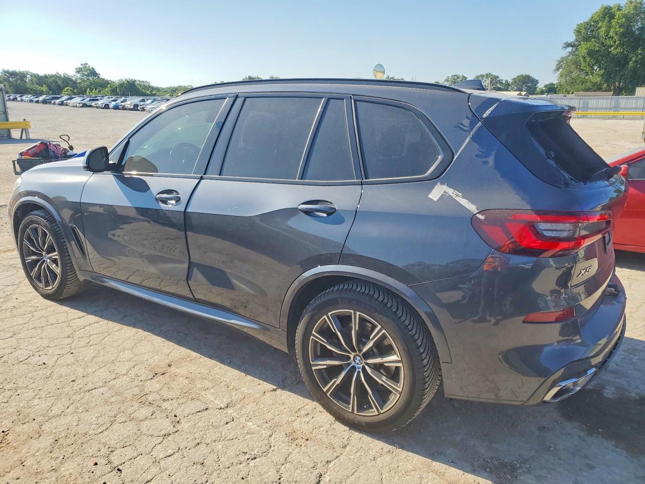 2021 BMW X5 xDrive40I - zdjęcie 2