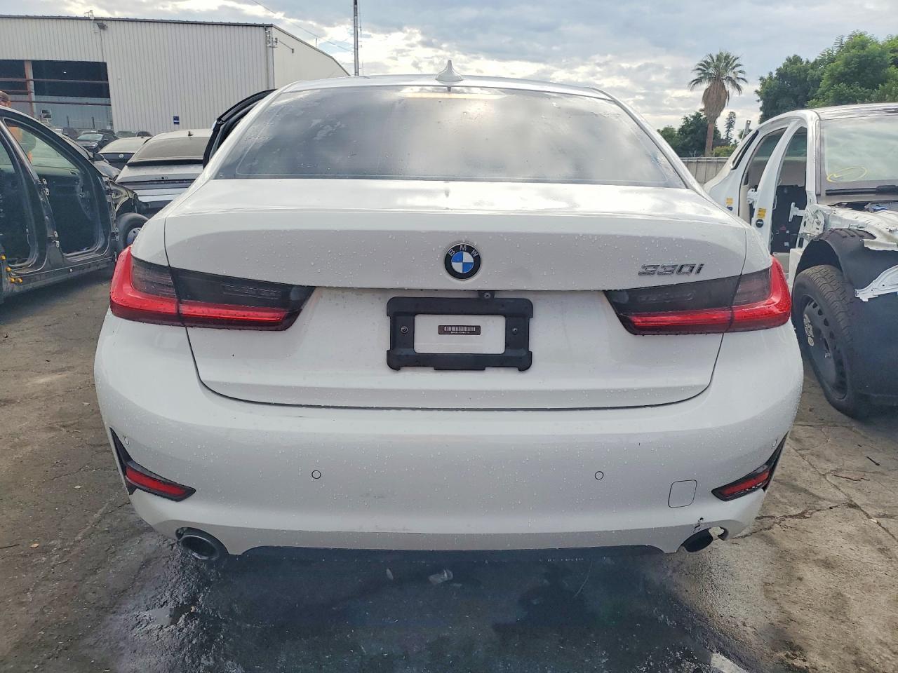 2020 BMW 330I - zdjęcie 6