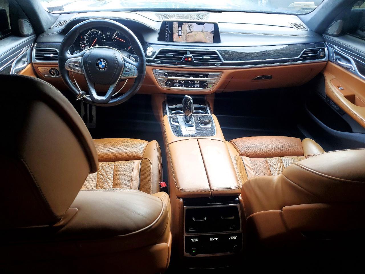 2016 BMW Seria 7 750i - zdjęcie 8