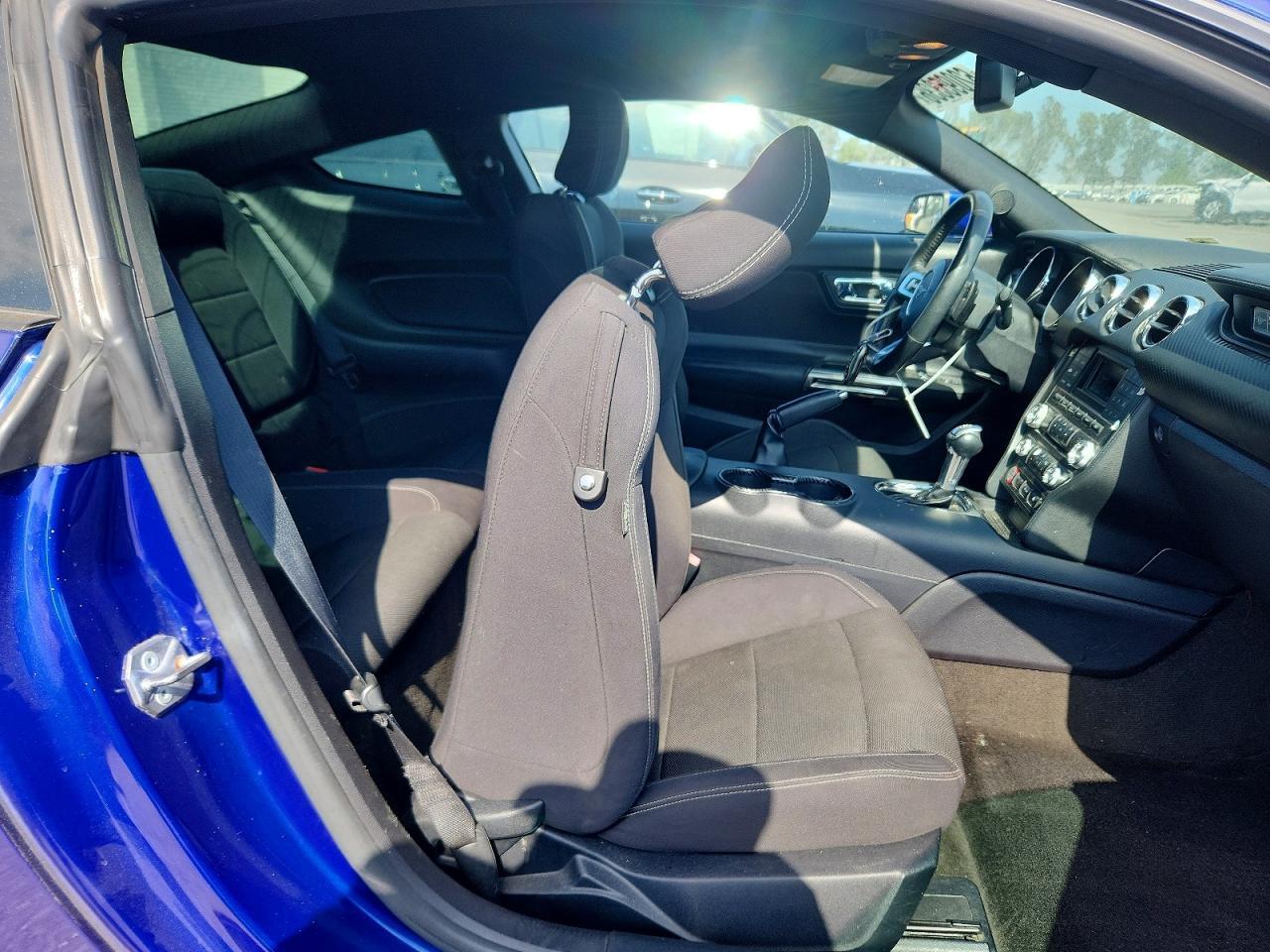 2016 Ford Mustang - zdjęcie 10