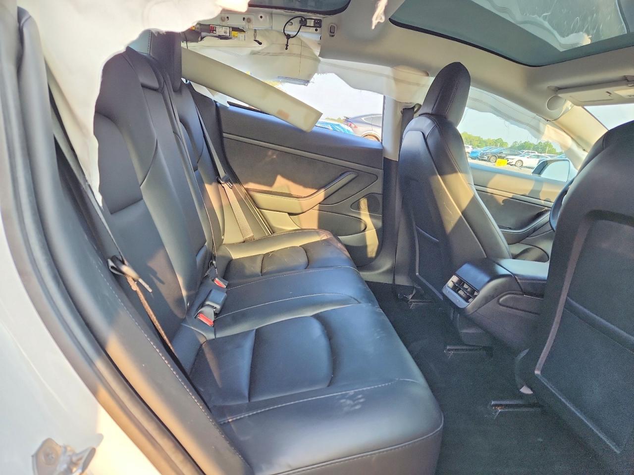 2020 Tesla Model 3 - zdjęcie 10