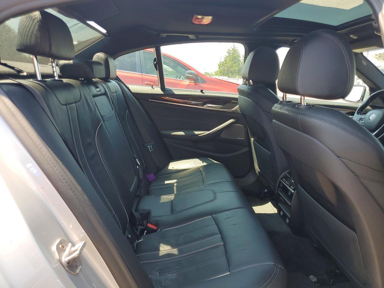 2019 BMW 530Xe - zdjęcie 10