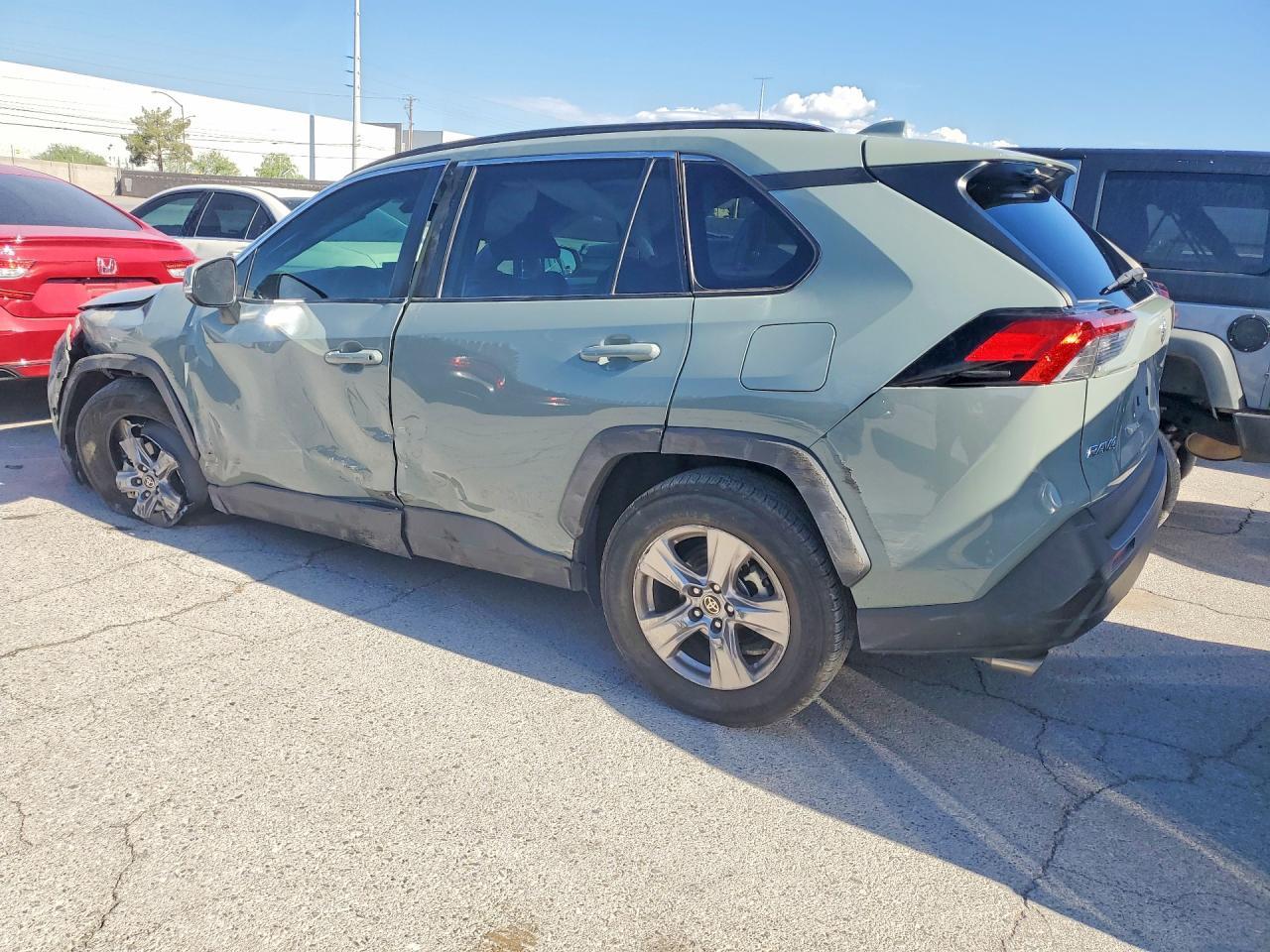 2022 Toyota Rav4 Xle - zdjęcie 3