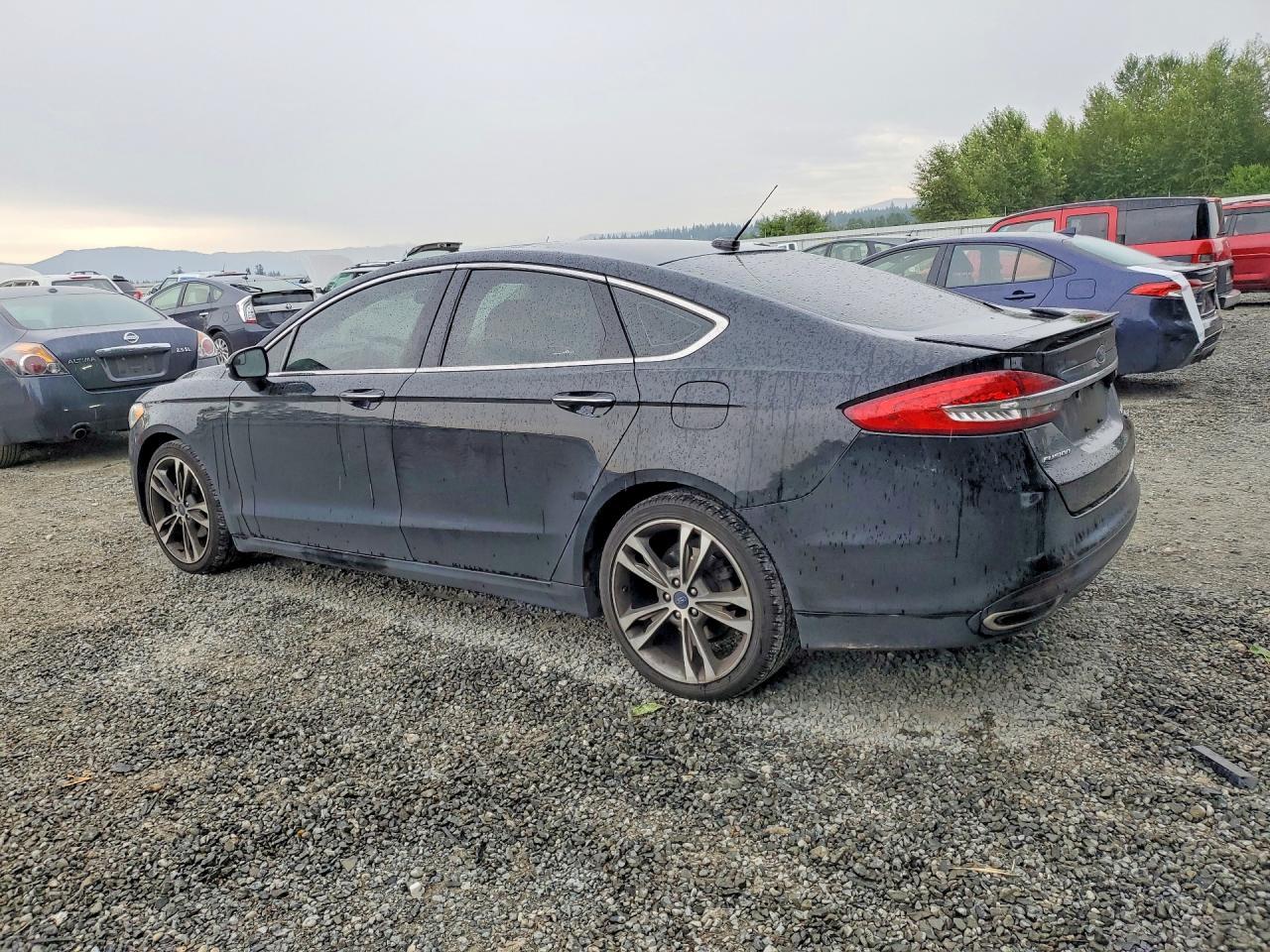 2017 Ford Fusion Titanium - zdjęcie 2