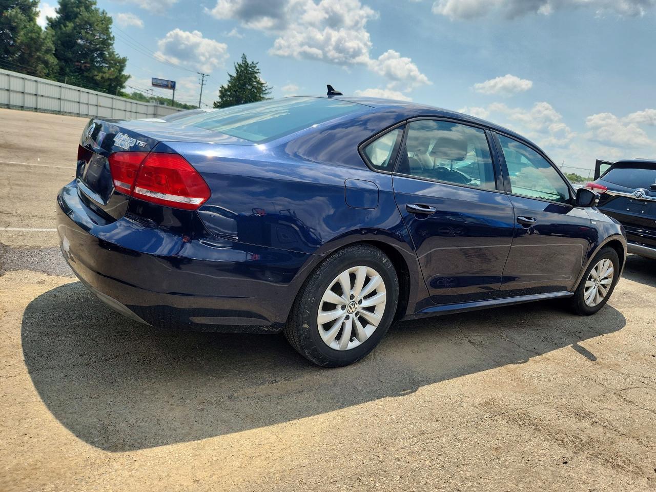 2014 Volkswagen Passat S - zdjęcie 3