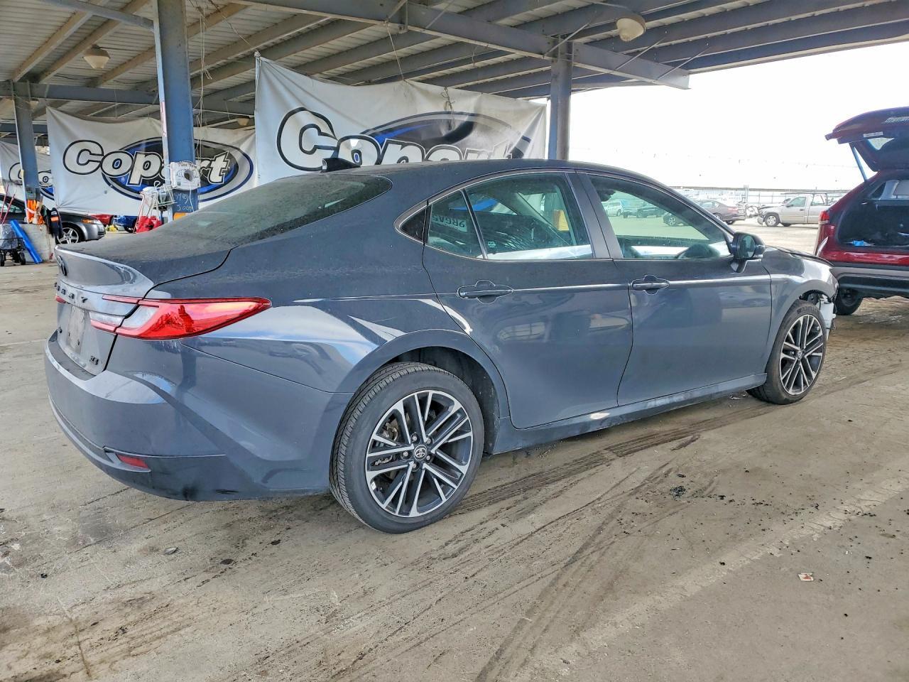 2025 Toyota Camry Xle - zdjęcie 3