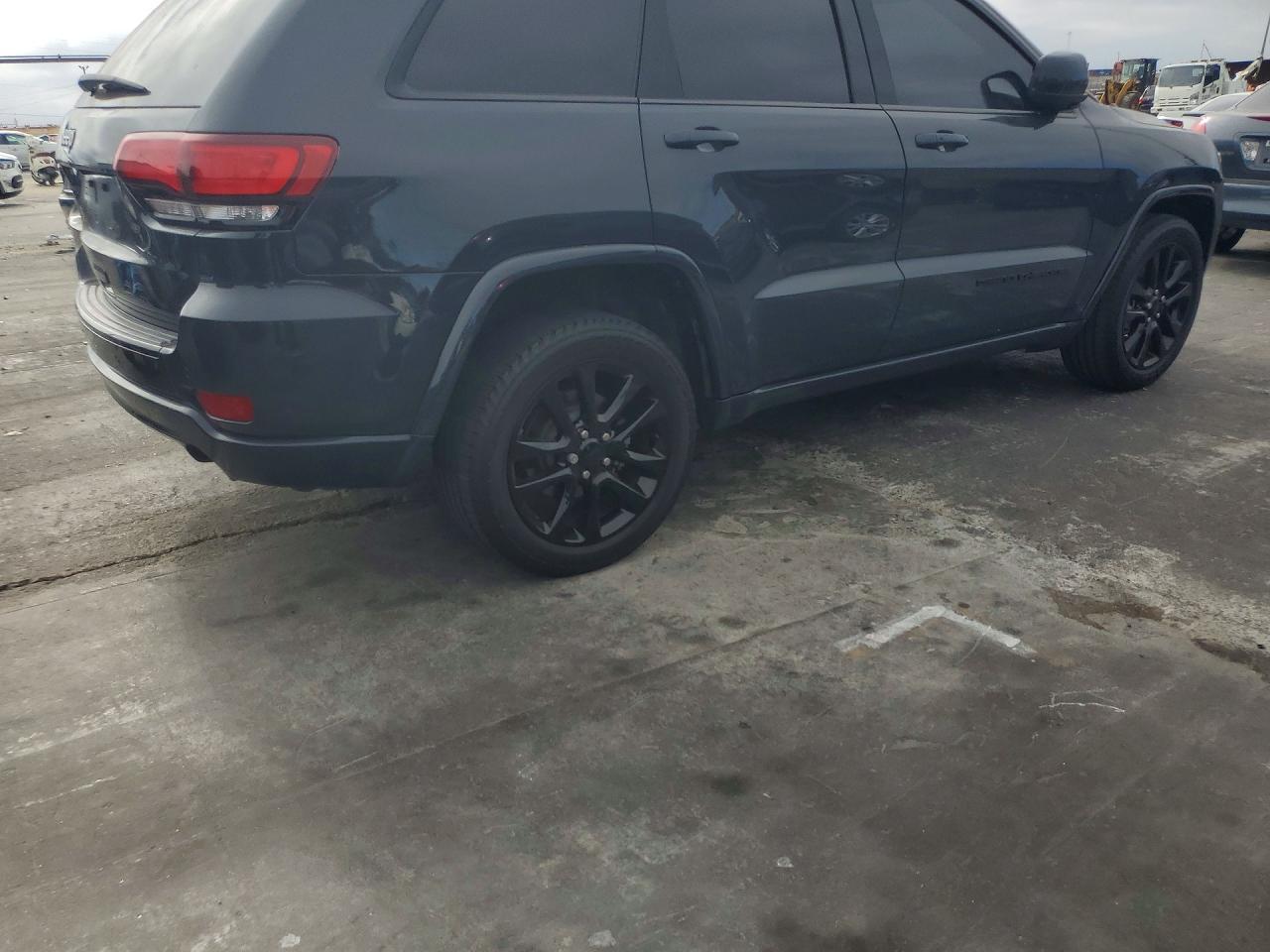 2017 Jeep Grand Cherokee Laredo - zdjęcie 3