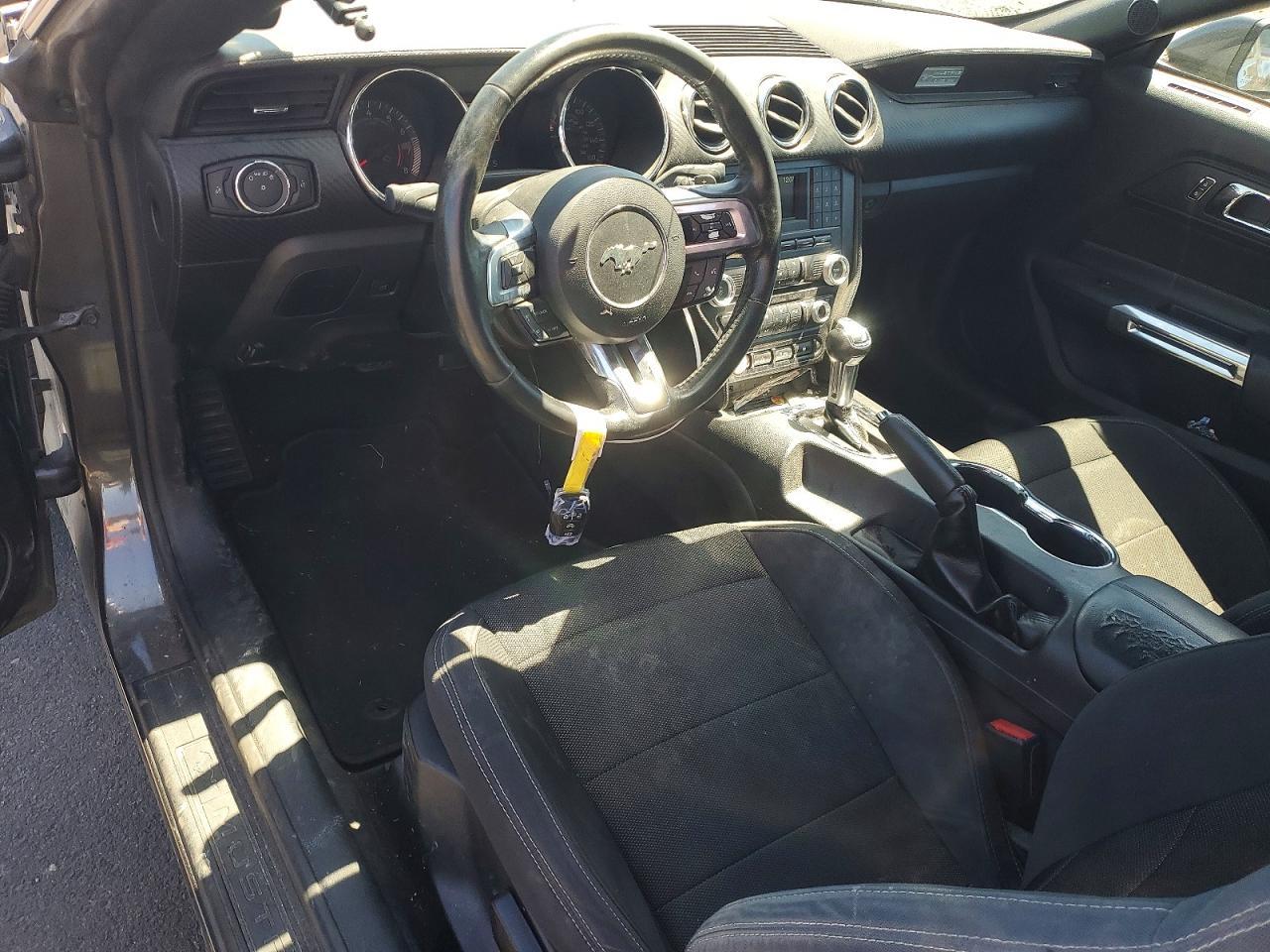 2017 Ford Mustang - zdjęcie 8