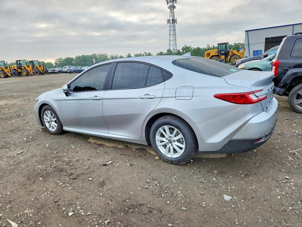 2026 Toyota Camry Le - zdjęcie 2