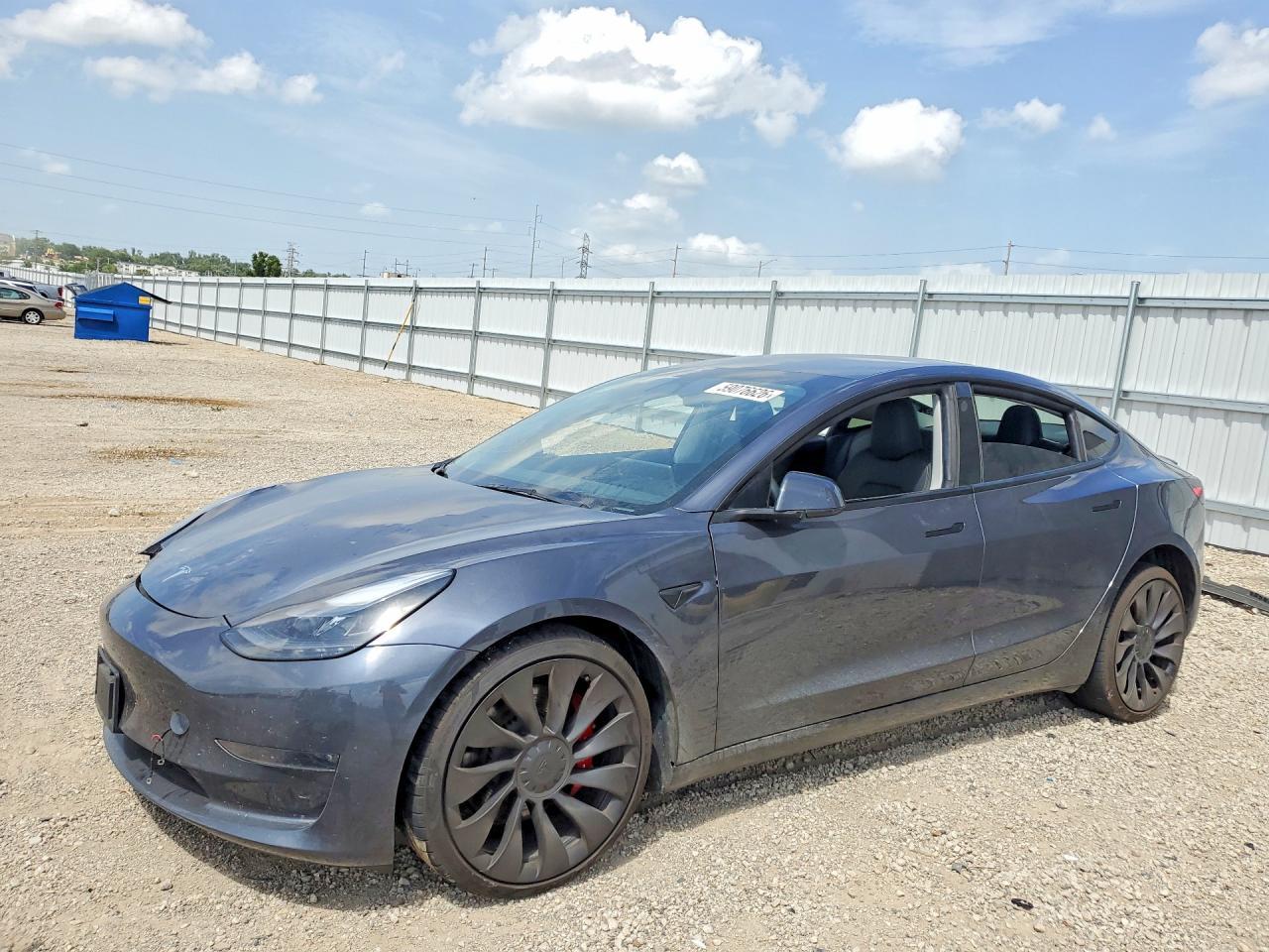 2023 Tesla Model 3 - zdjęcie główne