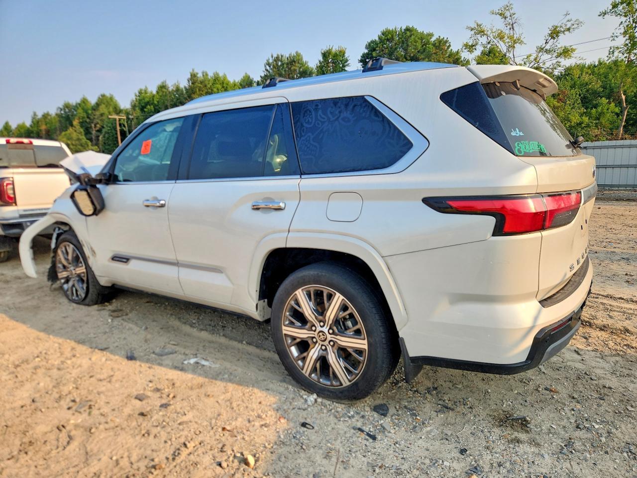 2023 Toyota Sequoia Capstone - zdjęcie 2