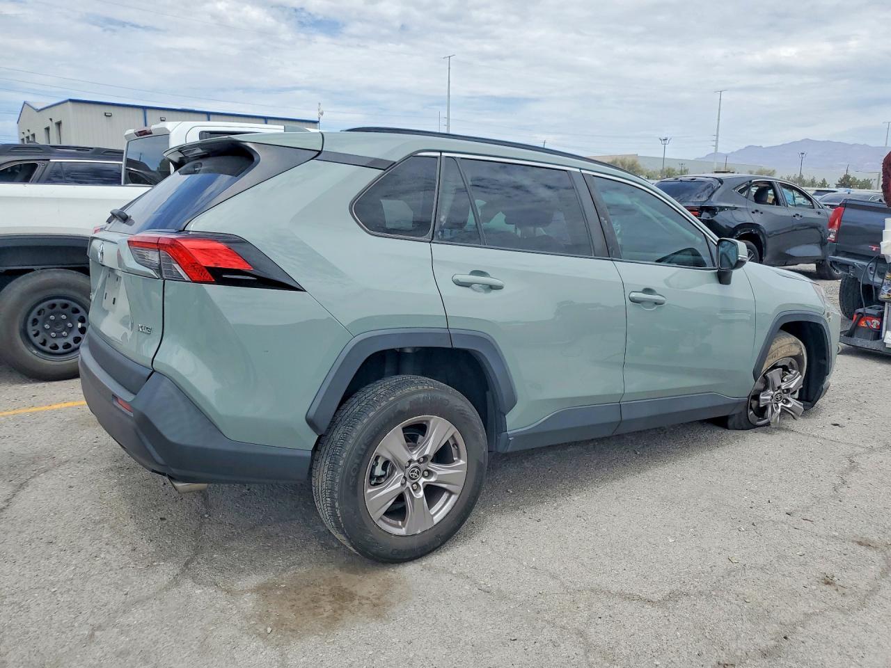 2022 Toyota Rav4 Xle - zdjęcie 5