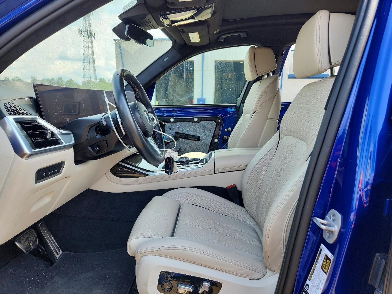 2025 BMW X7 M60I - zdjęcie 7