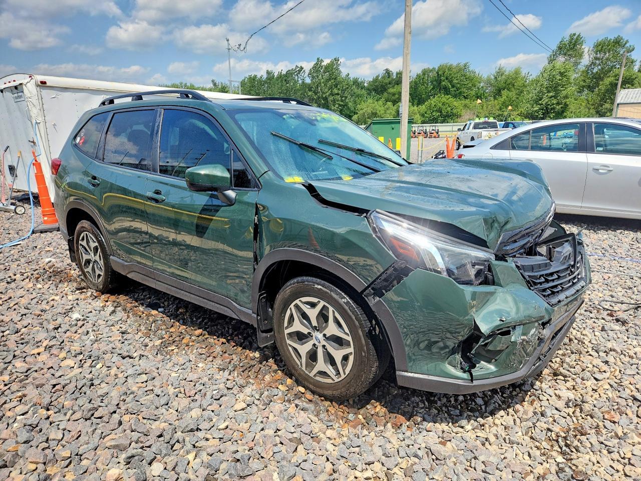 2023 Subaru Forester Premium - zdjęcie 4