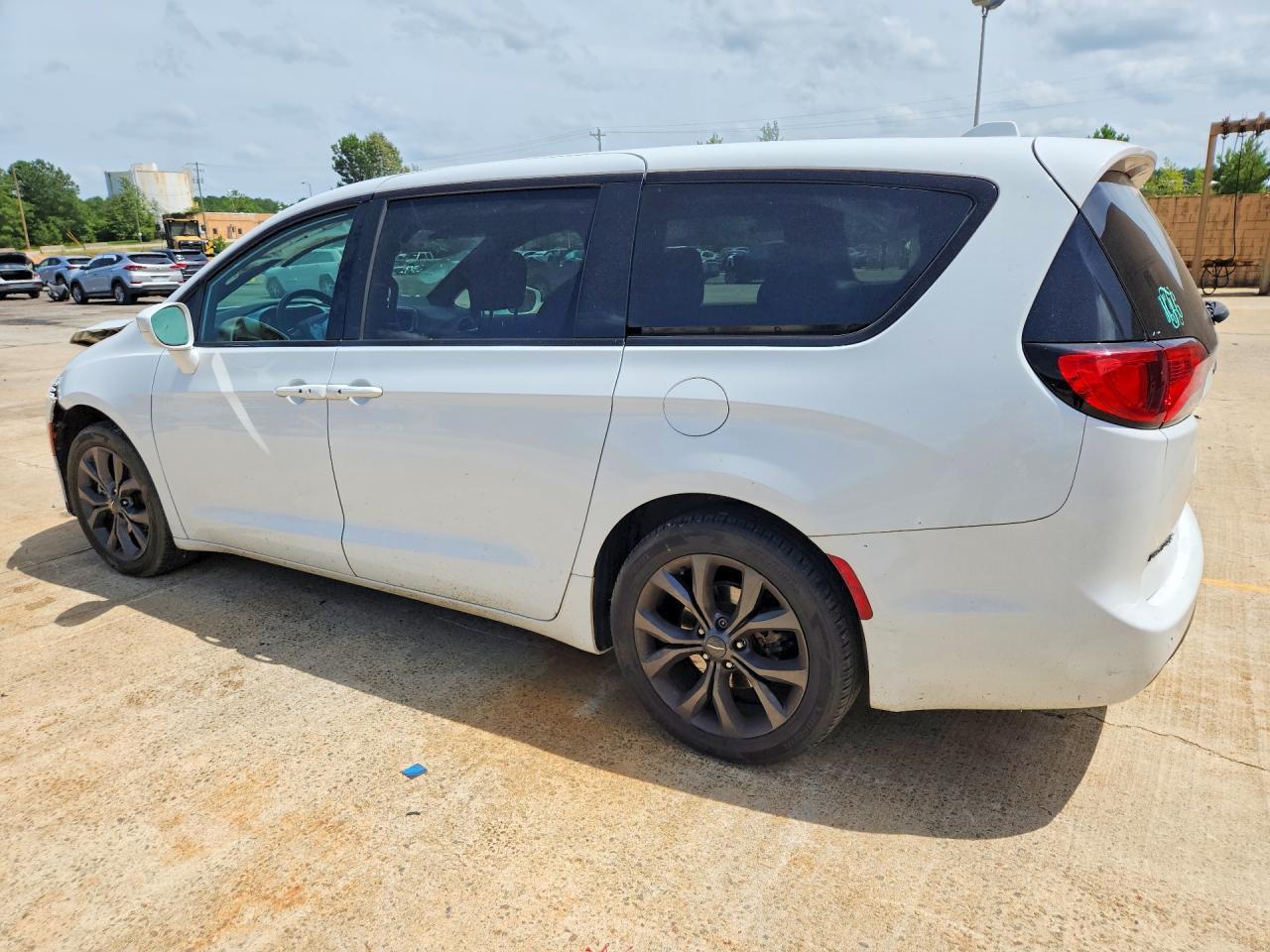 2018 Chrysler Pacifica Touring Plus - zdjęcie 2