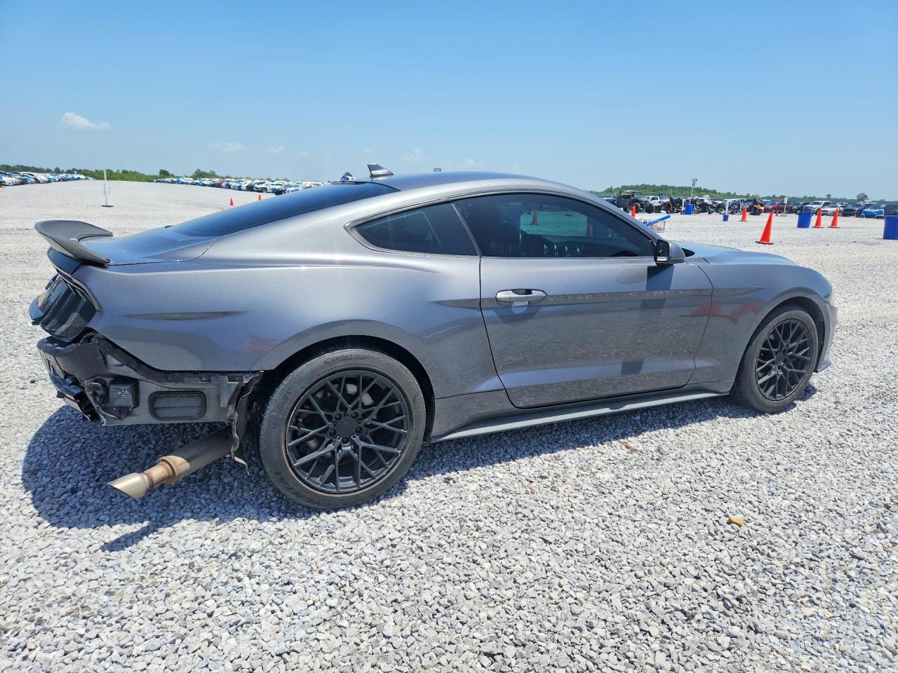 2021 Ford Mustang - zdjęcie 3