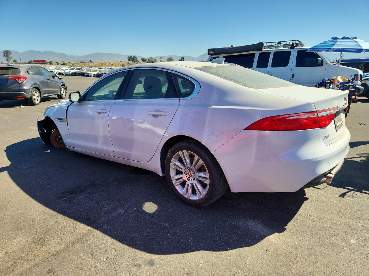 2016 Jaguar Xf Premium Luxury - zdjęcie 2