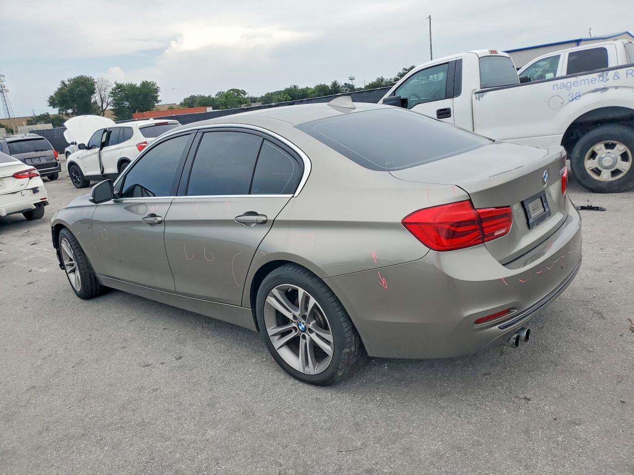 2018 BMW 330 I - zdjęcie 2