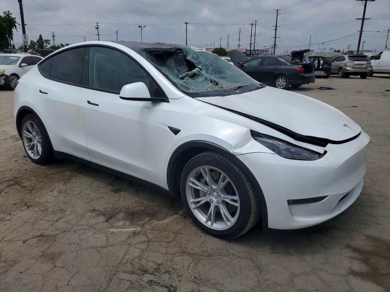 2024 Tesla Model Y - zdjęcie 4