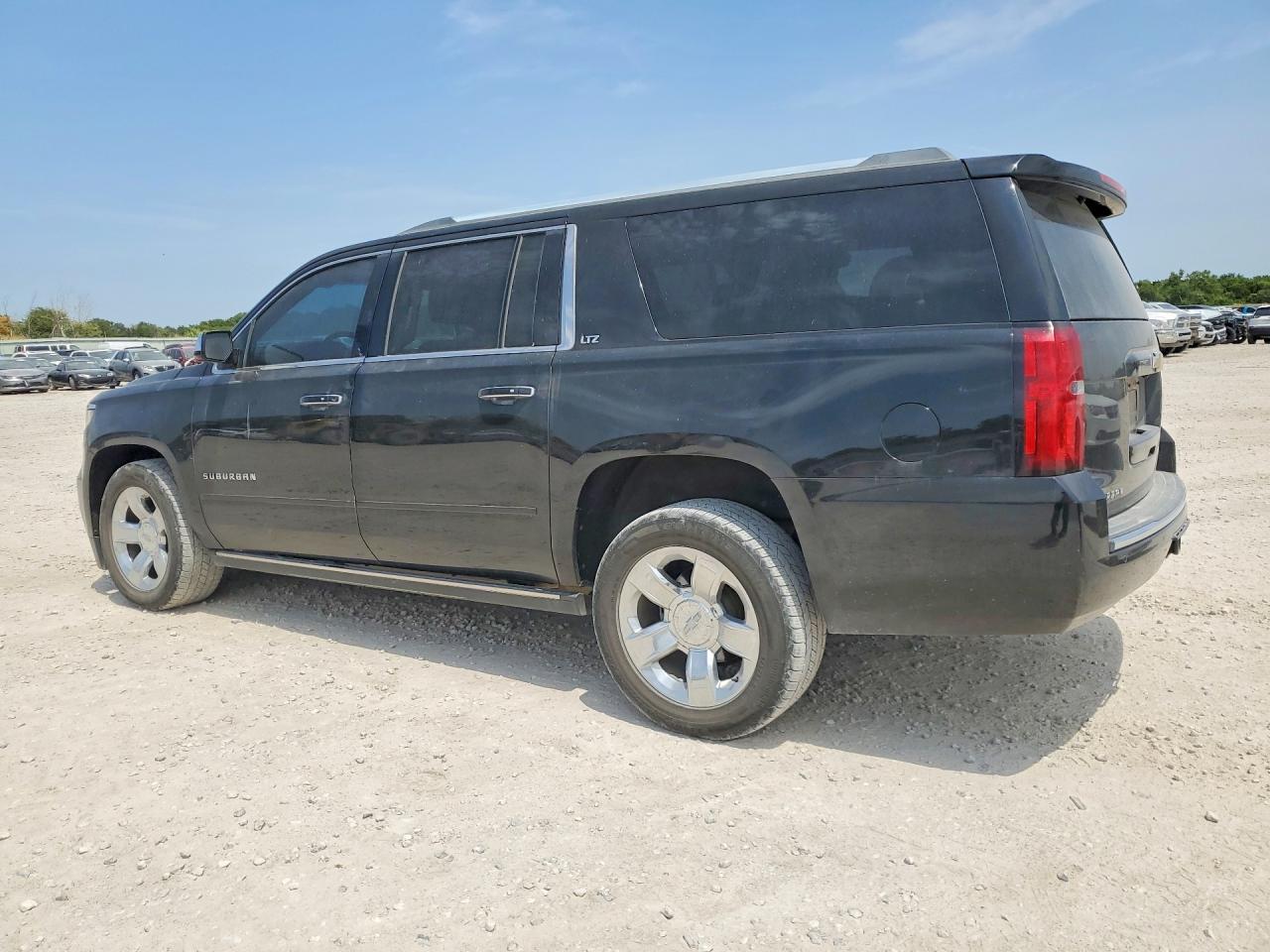 2015 Chevrolet Suburban C1500 Ltz - zdjęcie 2