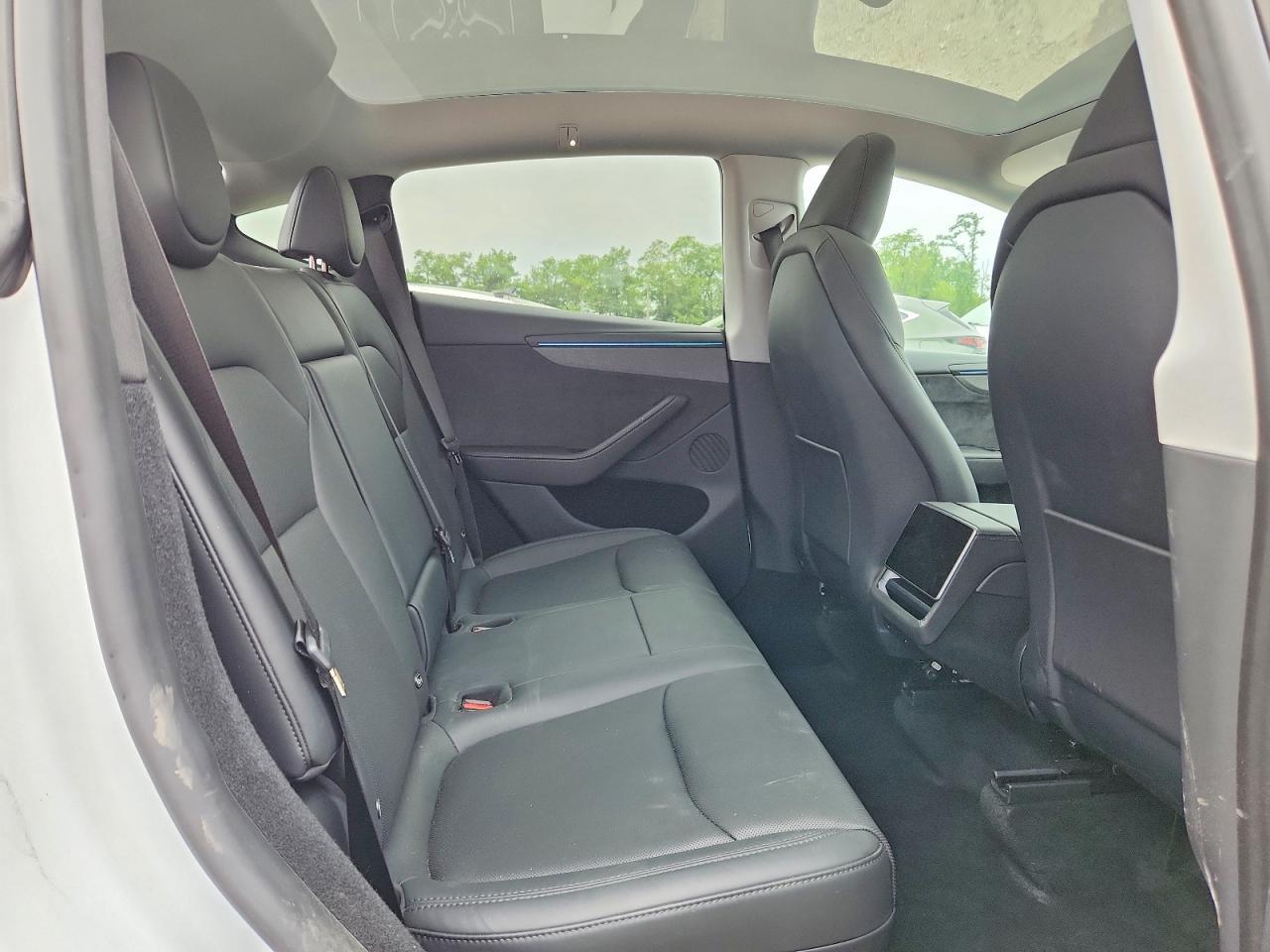 2026 Tesla Model Y - zdjęcie 10