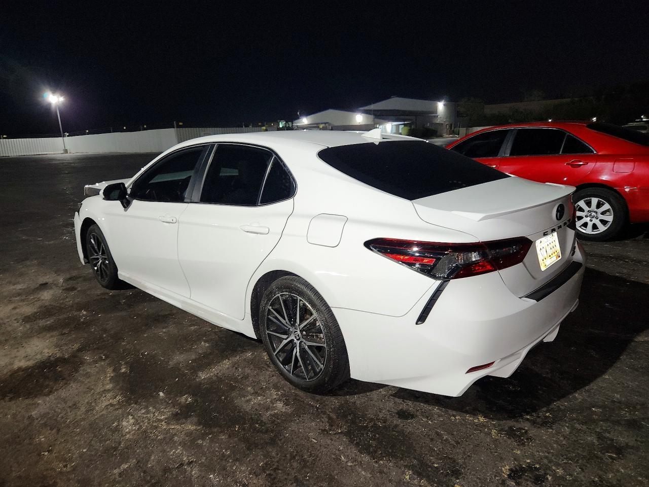 2023 Toyota Camry Se - zdjęcie 2