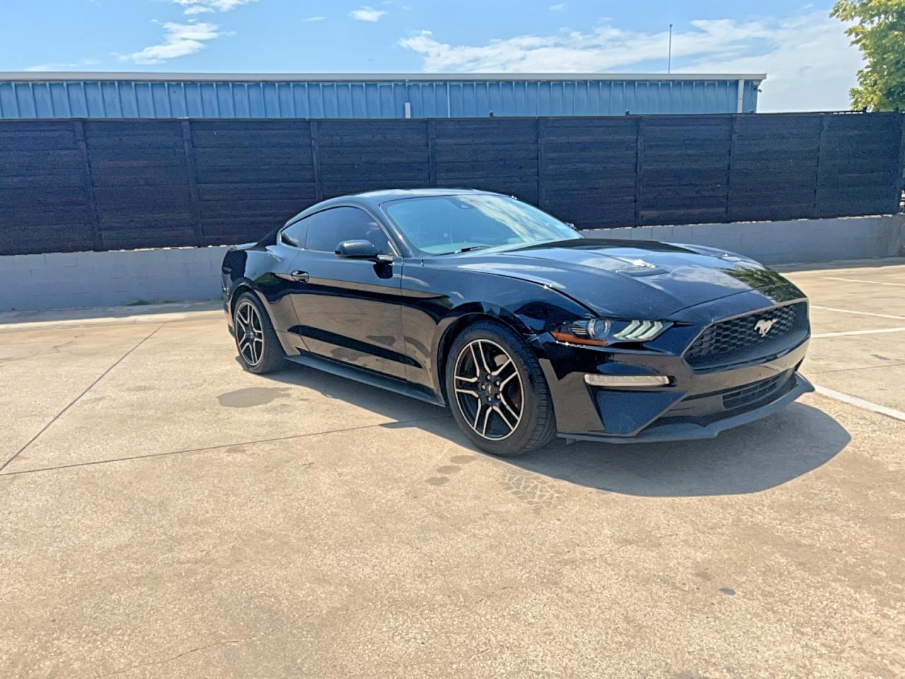 2022 Ford Mustang - zdjęcie główne
