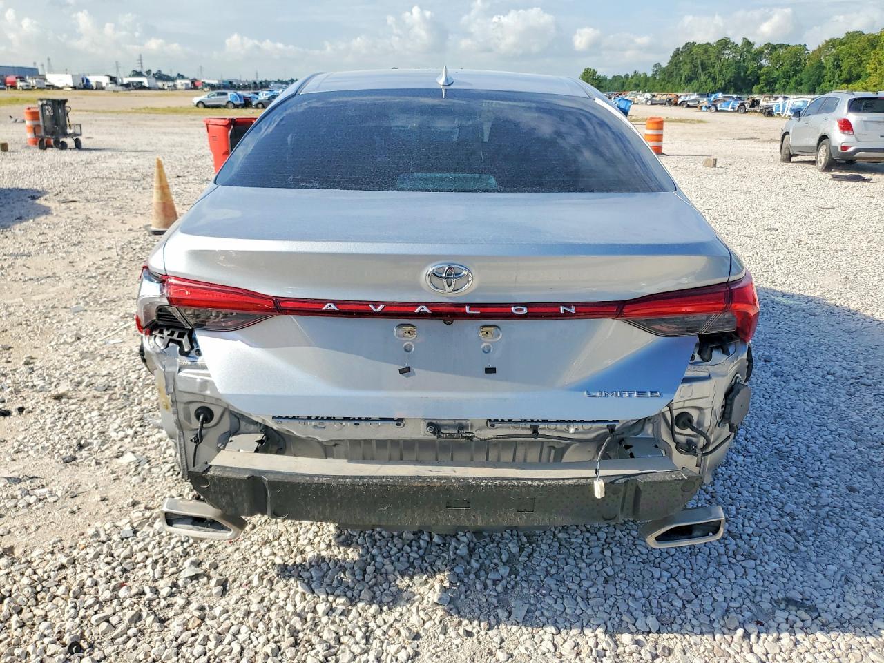2020 Toyota Avalon Limited - zdjęcie 6