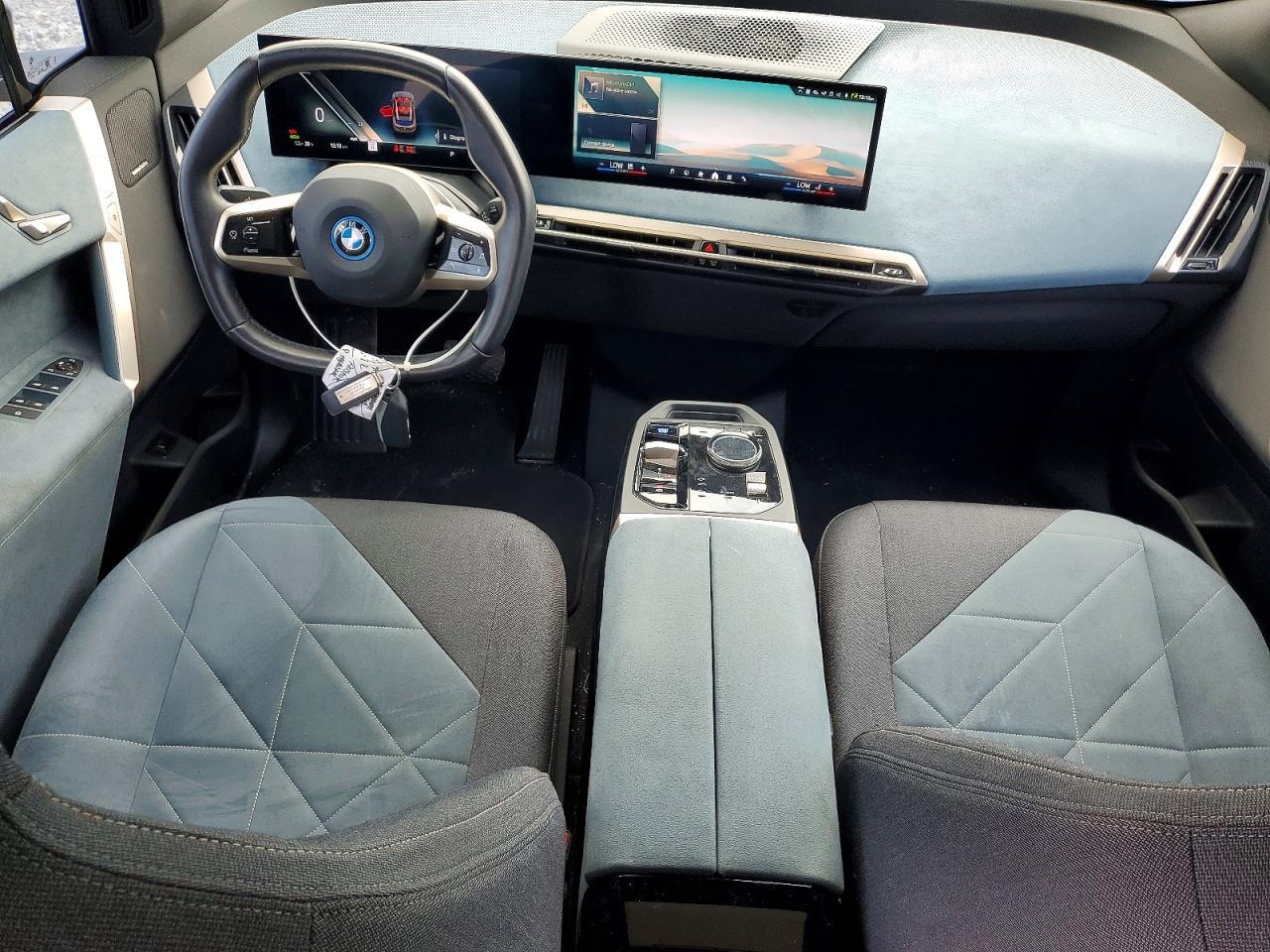 2024 BMW Ix xDrive50 - zdjęcie 8