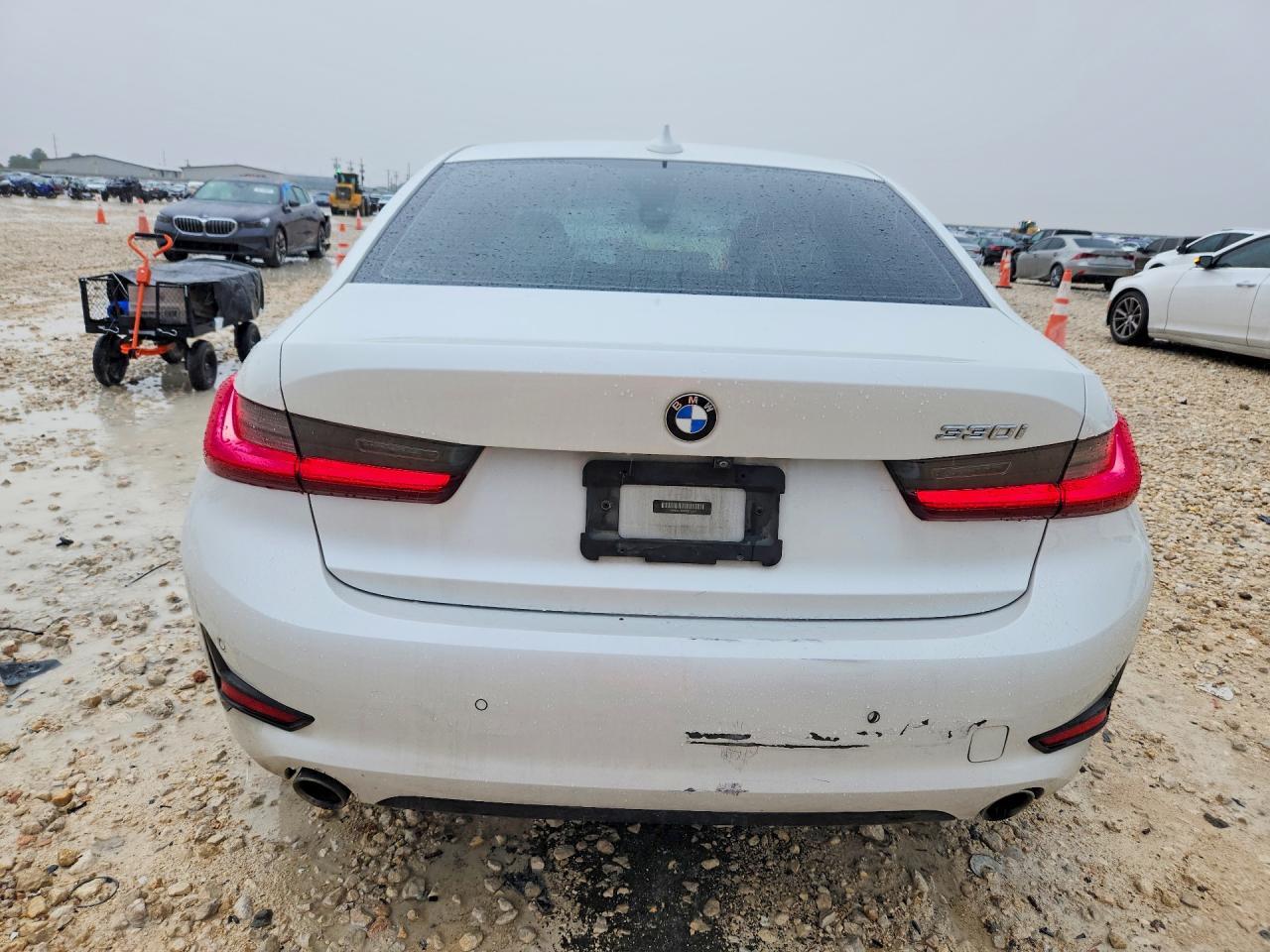2021 BMW 330I - zdjęcie 6