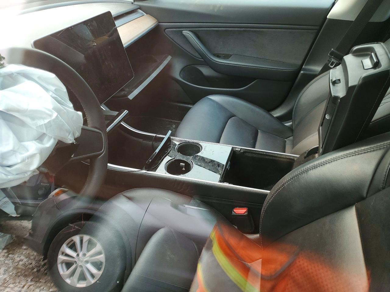 2020 Tesla Model 3 - zdjęcie 9