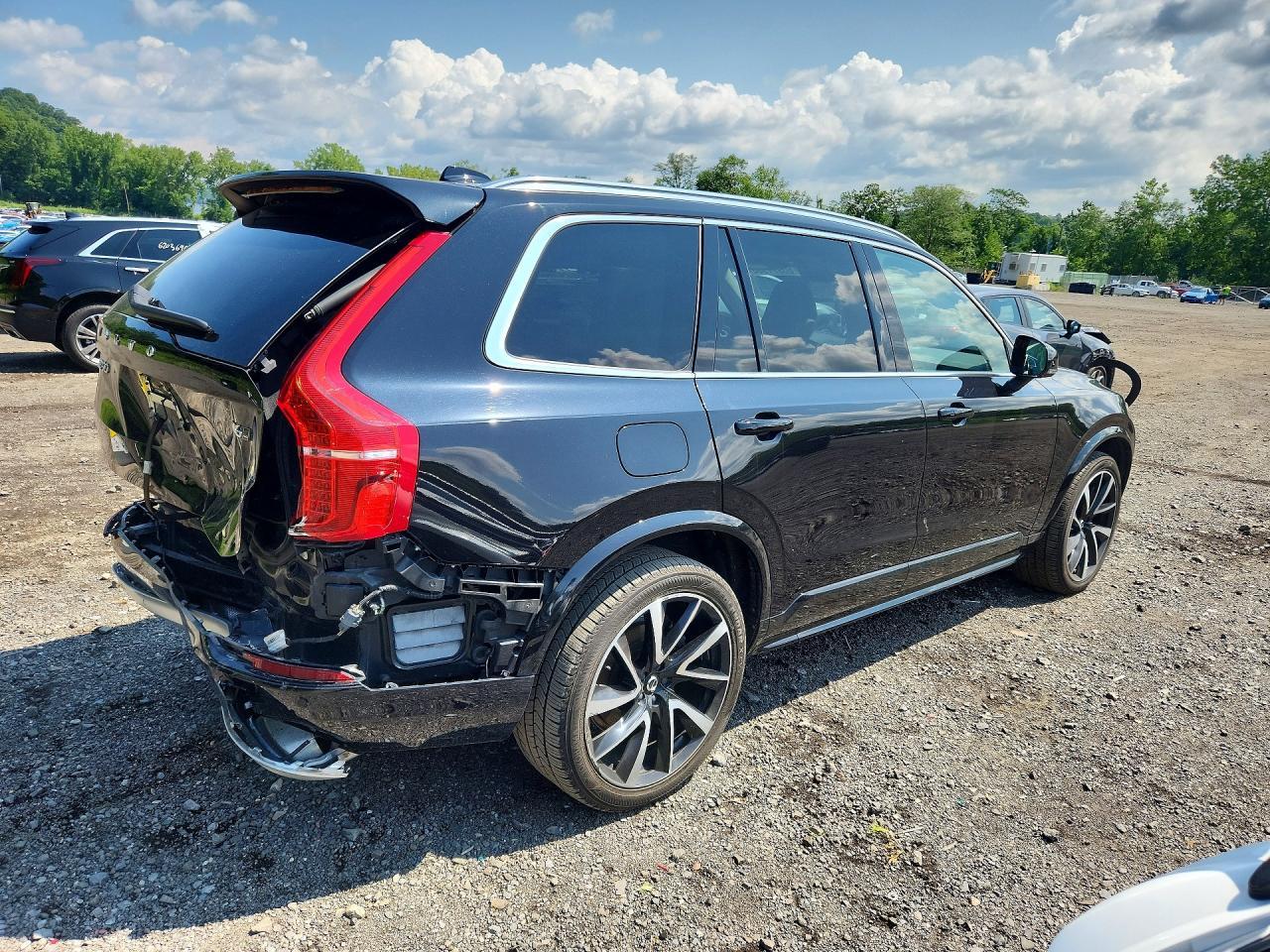 2021 Volvo Xc90 T6 Momentum - zdjęcie 3