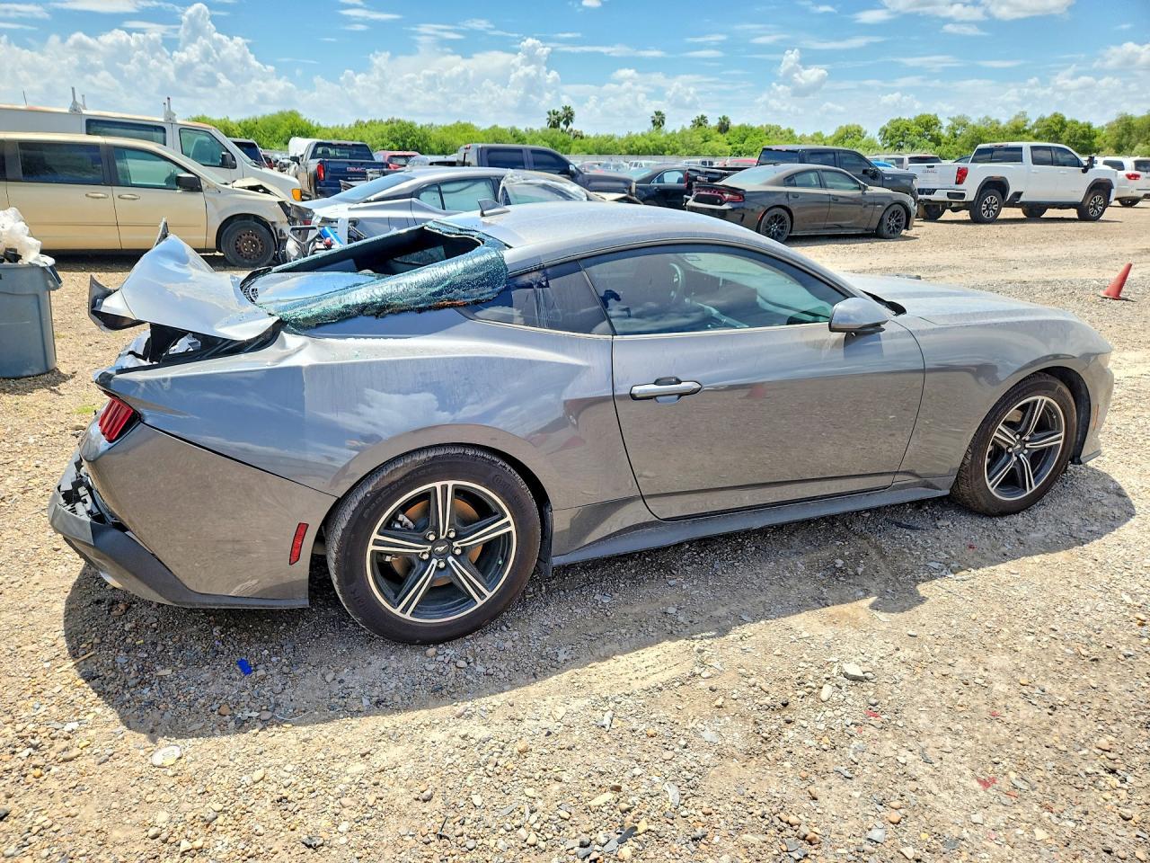 2025 Ford Mustang - zdjęcie 3