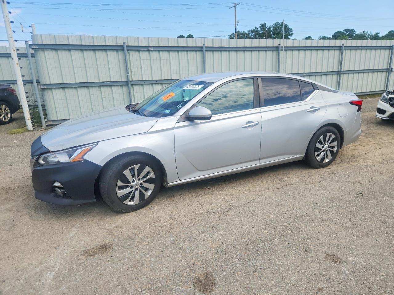 2019 Nissan Altima S - zdjęcie główne