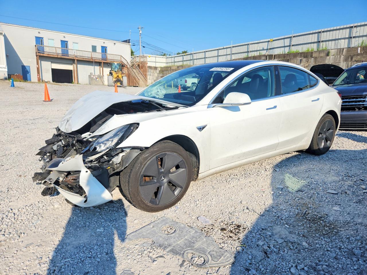 2018 Tesla Model 3 - zdjęcie główne
