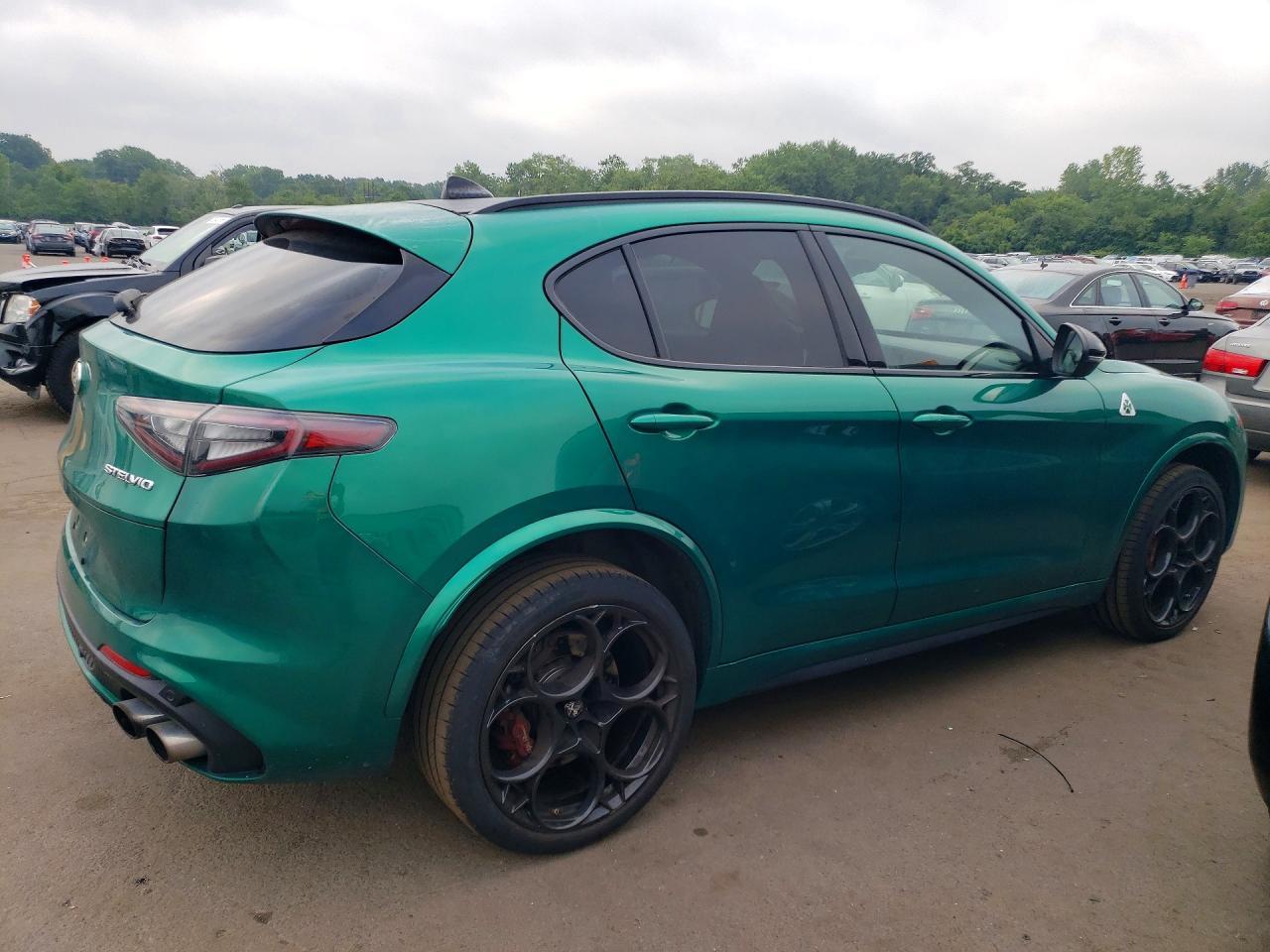 2024 Alfa Romeo Stelvio Quadrifoglio - zdjęcie 3
