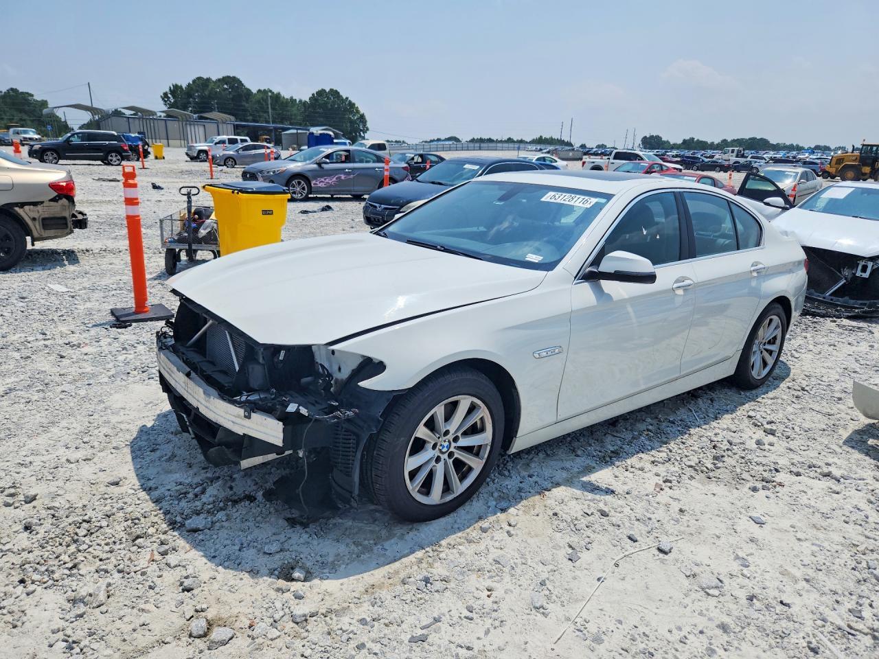 2015 BMW Seria 5 528i - zdjęcie główne